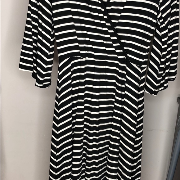 Black & white stripe dress - Picture 7 of 10